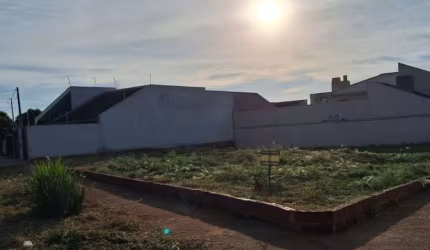 Terreno de Esquina à Venda no Loteamento Sumaré
