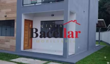 Casa em condomínio fechado com 3 quartos à venda na Rua Comandante Barcelar, Centro, Guapimirim, 110 m2 por R$ 640.000