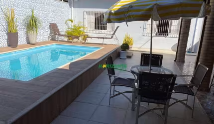 Casa com 3 dormitórios à venda, 250 m² por R$ 890.000,00 - Vila Geny - Lorena/SP