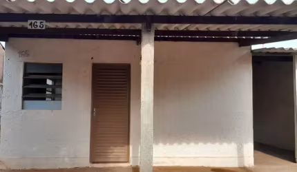 A venda uma casa com 02 Dormitórios no centro da cidade de Talhado S/P.