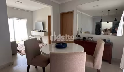 Casa residencial disponível para venda no bairro Chácaras Tubalina E Quartel em Uberlândia-MG.