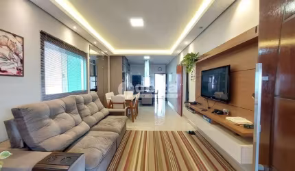 Casa residencial disponível para venda no bairro Alto Umuarama em Uberlândia-MG