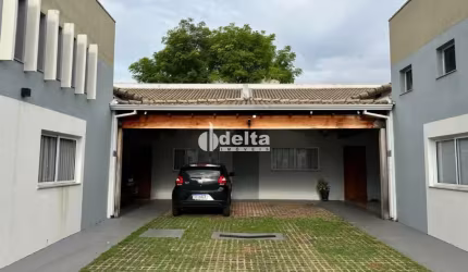Casa em Condomínio - Alto Umuarama -  Vista Bella III - 3q/1s/2vagas