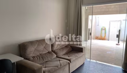 Casa Residencial , 03 Quartos, Jardim Holanda,  Uberlândia - MG.