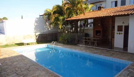 Casa com 4 dormitórios à venda, 356 m² - Jardim Itália - Vinhedo/SP