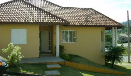 Casa com 3 dormitórios para alugar, 240 m² por R$ 7.900,00 - Condomínio Recanto dos Paturis - Vinhedo/SP
