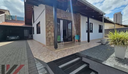 Casa com 3 quartos à venda no Velha, Blumenau  por R$ 1.370.000
