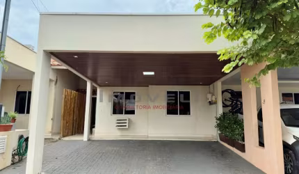 Casa com 3/4 no Condomínio Rubi - Porteira Fechada