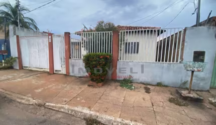 Casa com 2/4 no bairro Marajoara em Várzea Grande