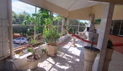 Casa com 2/4 no centro de Várzea Grande