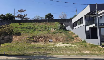 Terreno à venda no Condomínio Lagos D' Icarai com 344m² de terreno, em aclive