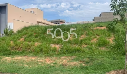 Terreno em aclive, ótima topografia para quem aprecia uma linda vista. São 420m2 (12m x 35m) para você construir.
