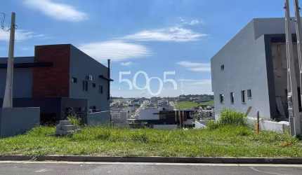 Lote à venda no condomínio Saint Paul com 360m² com leve declive em ótima localização.