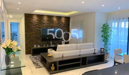 Lindo apartamento mobiliado à venda no Edifício City Parque com 130m2. Com sala 2 ambientes, varanda gourmet com vista para a serra, 2 suítes