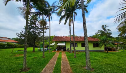 Chácara térrea à venda em Itu, no Cond. Vila Swevia, com área total de 5000m². 2 dormitórios