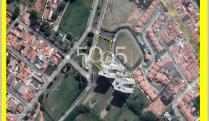 Terreno amplo, bem localizado em corredor comercial,  frente para 3 ruas, Bairro Padre Bento, Itu