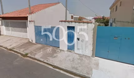 Terreno com 210m2 de área total à venda no bairro Liberdade com leve declive. 7 metros de frente com 30 metros de fundo e com vizinho formados, em rua