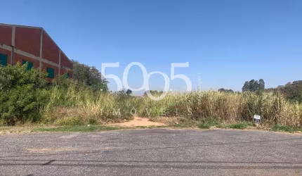 Excelente terreno com 570m2 de área total no bairro Jardim Paraíso II, final de rua, vizinho formado, boa localização.