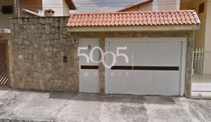 Imóvel à venda no bairro Paraíso I com 128m2 de construção e 236m2 de terreno. São 2 dormitórios sendo 1 suíte, sala, cozinha com copa