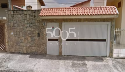 Imóvel à venda no bairro Paraíso I com 128m2 de construção e 236m2 de terreno. São 2 dormitórios sendo 1 suíte, sala, cozinha com copa
