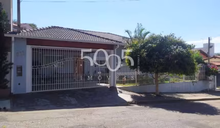 Casa á venda no bairro Paraiso ll com 287m² de área construída e 500m² de área total.