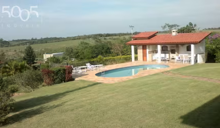 Chácara à venda no Condomínio Chácara Floridas com 400m² de área construída e 2174m² de área total.