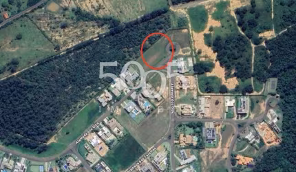 Terreno plano em ótima localização à venda no condomínio Terras de São José ll com 2465m² de área total. Super privilegiado! Em final de rua