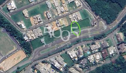 Terreno comercial com 12m de frente e 30m de comprimento (360m2), vagas de estacionamento, localização ótima, perto a condomínios de alto padrão
