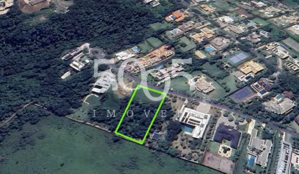 Excelente terreno à venda no condomínio Fazenda Vila Real com 3200m2 de área útil, em declive, com fundo para uma das áreas verdes do condomínio.