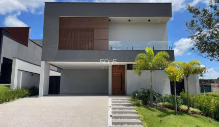 Casa no Cond. Alphaville Castelo em Itu, 3 suítes, com 401m² de área total