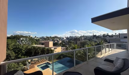 Lindo sobrado à venda com 626m2 de construção e 1002m2 de terreno, com uma vista maravilhosa e ambientes bem distribuídos.