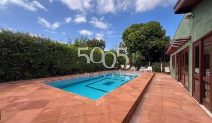 Casa estilo colonial à venda no Condomínio Campos de Santo Antônio em Itu, 3 suítes, 380m² de área construída e 861m² de terreno