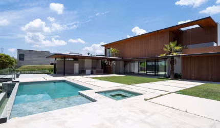 Venha conhecer a 'Casa Ligera', projeto realizado pelo arquiteto Olegário de Sá, com 670m2 de construção em um terreno com 2029m2.