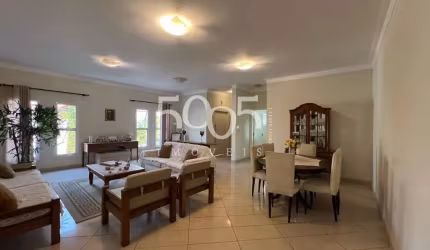 Casa térrea de esquina à venda no Condomínio Jardim Theodora, 4 suítes, com 293m² de área construída e 630m² de área total