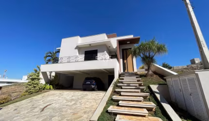 Casa à venda no Condomínio Jardim Theodora, 3 suítes, com 285m² de área construída e 600m² de área total