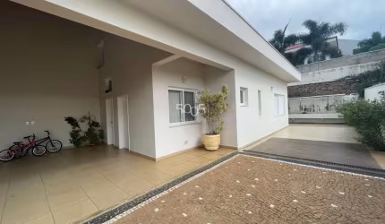 Casa em condomínio à venda no Cond. Campos de Santo Antônio em Itu, 3 suítes, com 283m² construídos em um terreno de 791m²