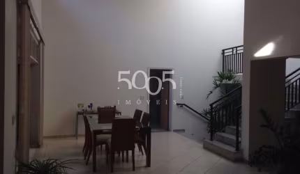 Casa à venda no Condomínio Campos de Santo Antônio I com 380m² de área construída, sendo 936m² de terreno
