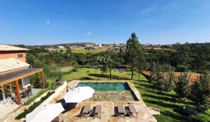 Descubra a verdadeira definição de luxo e tranquilidade nesta deslumbrante casa de arquitetura toscana, localizada no Terras de São José II