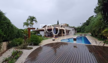 Casa para Venda e locação no condomínio Haras Paineiras em Salto com 465m² de Área construída em 1715² área total, com 4 suítes