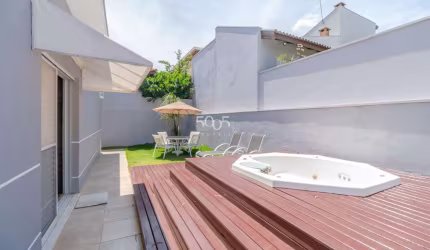 Linda casa à venda no Condomínio Portal Vila Rica com 178,75m² de área construída e 358,23m² de área total.