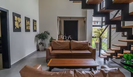 Casa à venda no condomínio Saint Paul com 240m² de construção e 360m² de terreno.