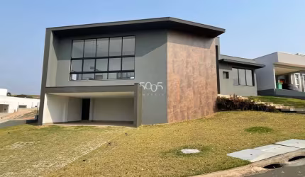 Projeto disponível para venda com 296,21 m2 de área construída e 708,88 m2 de área total, no Condomínio Campos de Santo Antônio II.