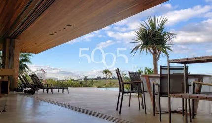 Linda e exclusiva casa projetada por Studio Arthur Casas e construída por Magnotec Engenharia com 841m2 de construção e 2269m2 de terreno.