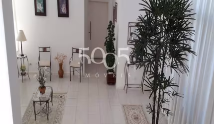 Casa à venda no condomínio Campos de Santo Antônio em Itu com 462m2 de construção e 890m2 de terreno.