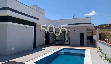 Casa térrea com 220m2, pé direito de 4m, design diferenciado, 2 vagas cobertas, despensa, cozinha integrada