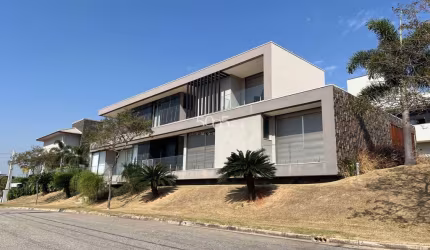 Casa à venda mobiliada no condomínio Plaza Athénée em Itu com 600m2 de construção, 1056m2 de terreno, acabamento de primeira e uma vista linda