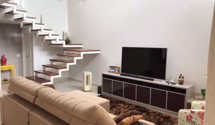 Casa à venda no Condomínio Parque do Varvito com 190m² de área construída e 260m² de área total.