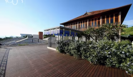 Casa à venda no Condomínio Plaza Athenee, com 380m² de construção e 1006m² de área total.