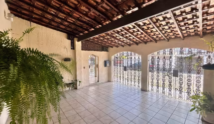 Lindo sobrado com 03 dormitórios a venda na Vila Urupes em Suzano