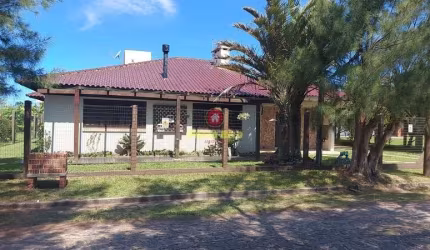 Casa com 4 quartos à venda no Arpoador, Xangri-Lá  por R$ 800.000